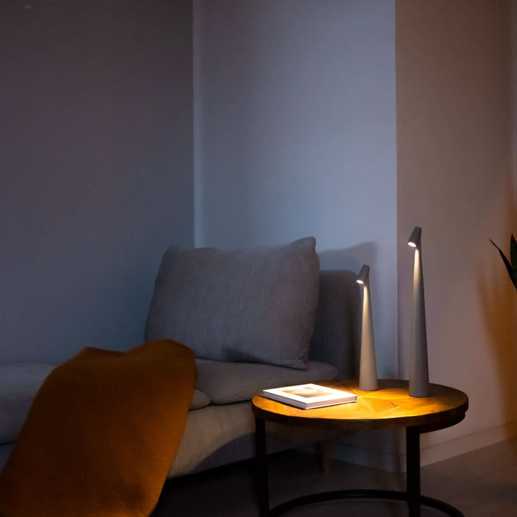 مصباح طاولة LED لاسلكي بتصميم أنيق مع تعتيم باللمس من 3 مستويات | elesira