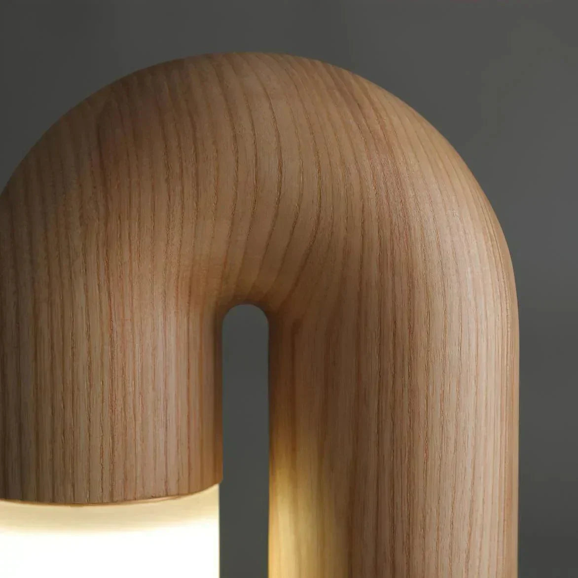 Lumiara | modern asztali lámpa jellegzetes kialakítással | elesira