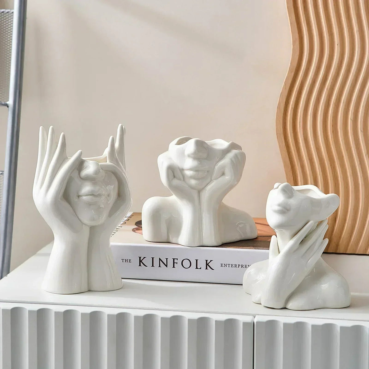 Elegant hvid vase - Stilfuld moderne detalje til dit hjem | elesira