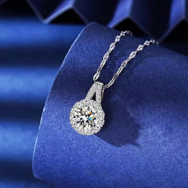 Soleria Necklace | Unleash a Radiant Confidence That Captivates Every Moment | elesira