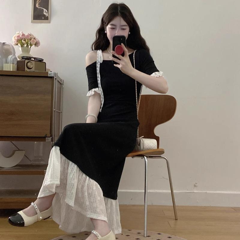 Robe Longue à Empiècement en Dentelle — Coupe Cintrée Élégante