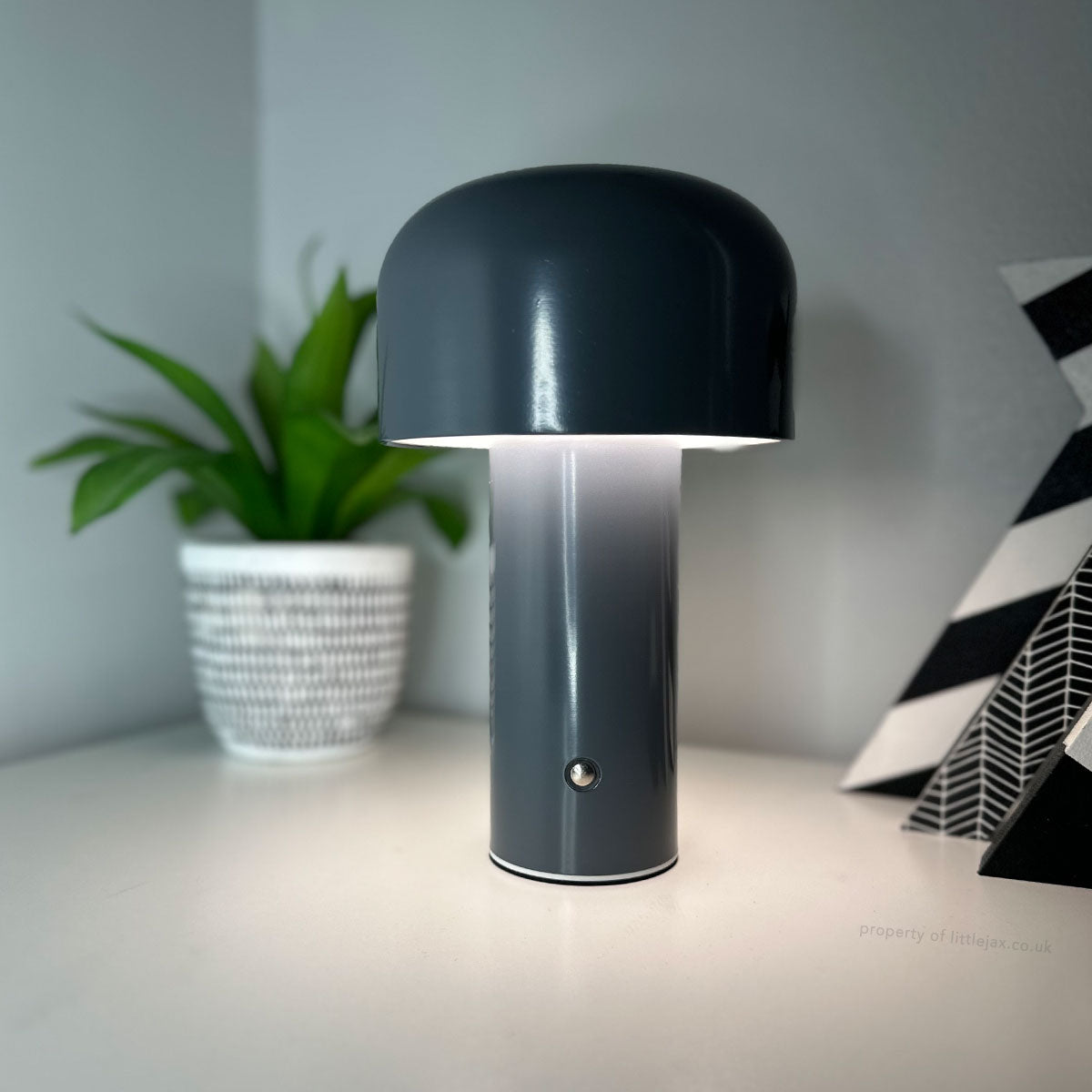Elegancka nowoczesna bezprzewodowa lampa w kształcie grzybka | elesira