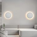 Aplică de perete cu design circular modern și lumină vibrantă | elesira