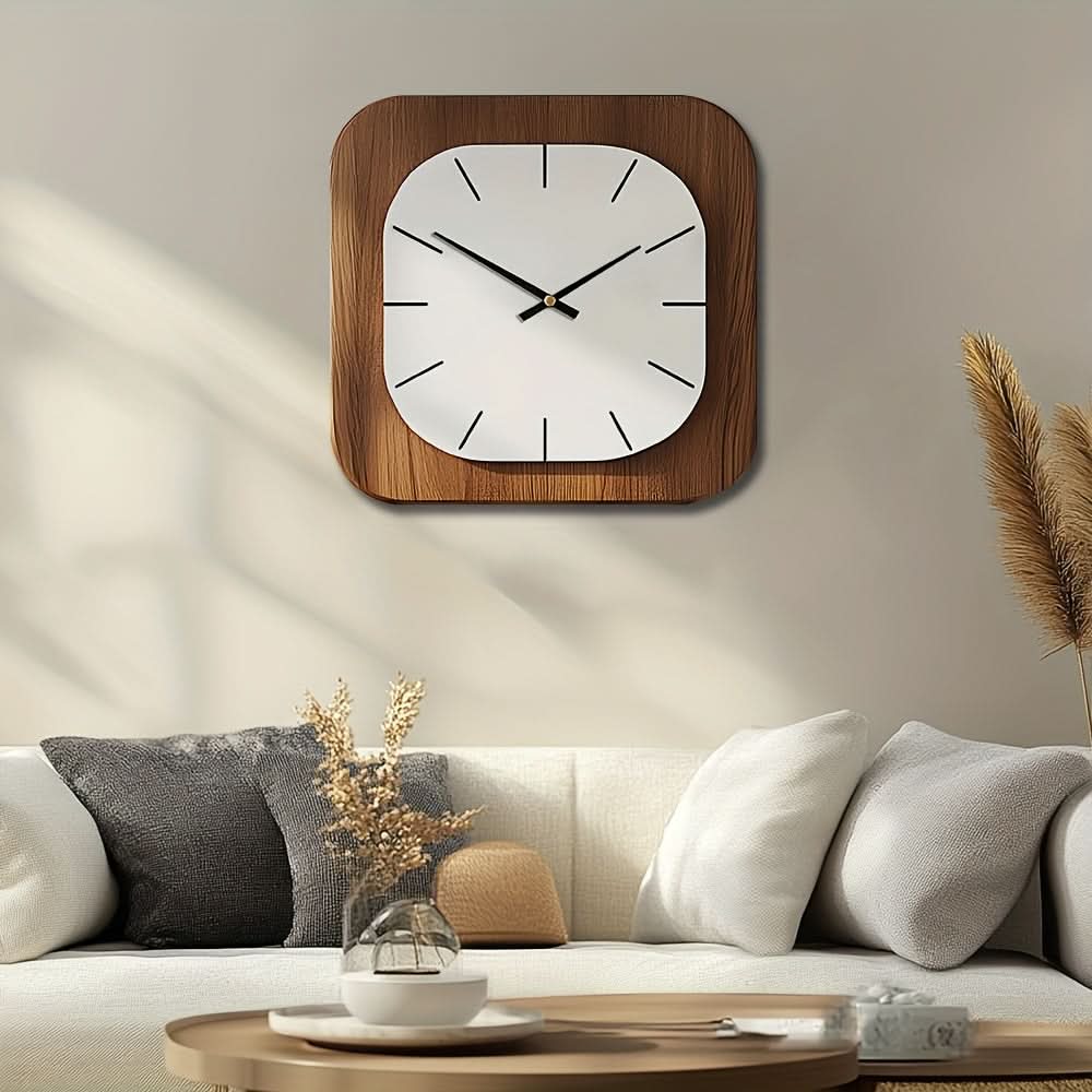 Firkantet vintageveggklokke med trefinish | elesira