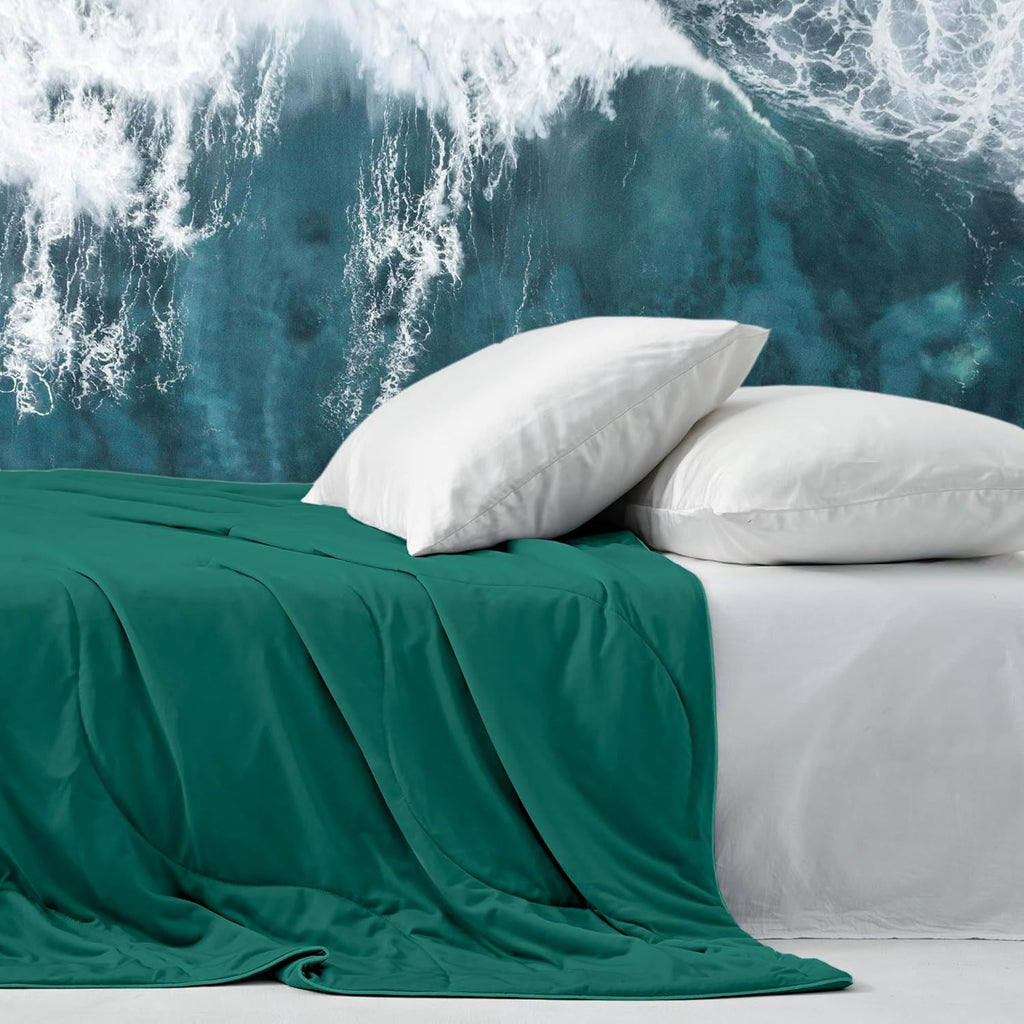 Moisture-Wicking Comforter Set With Lightweight Blanket And Pillowcases - Elesira