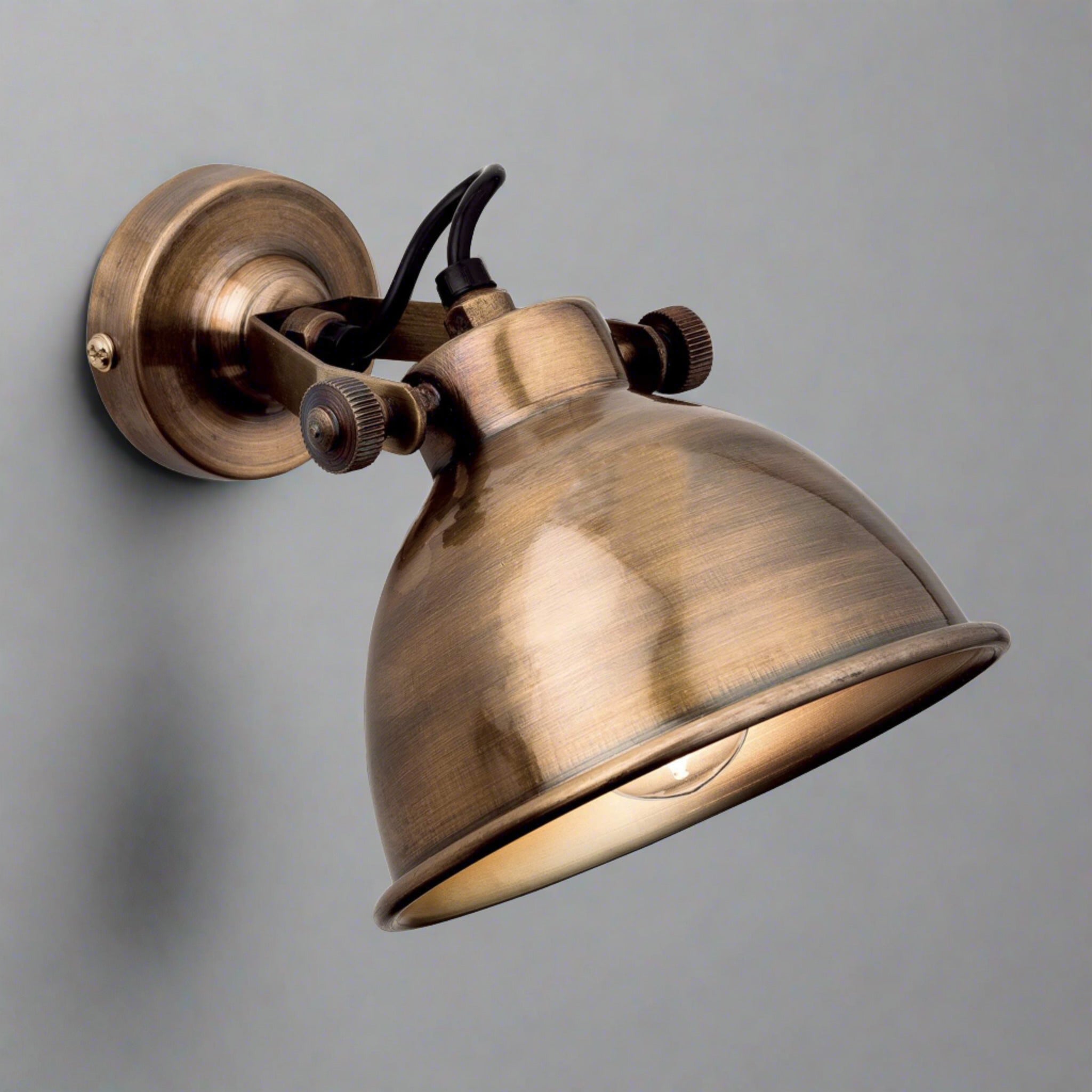 Huxley Wall Light | elesira
