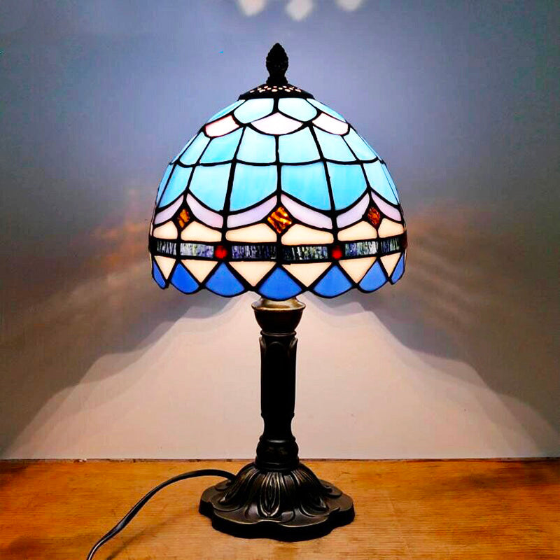 Blå vintage-sängbordslampa i Tiffany-stil med mosaikdesign | elesira