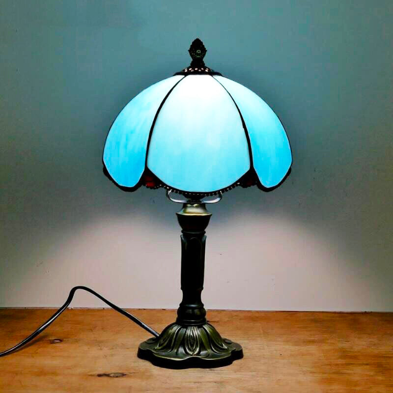 Blå vintage-sängbordslampa i Tiffany-stil med mosaikdesign | elesira