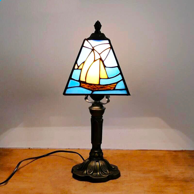 Blå vintage-sängbordslampa i Tiffany-stil med mosaikdesign | elesira