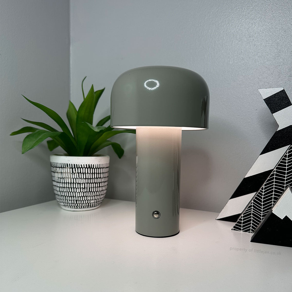 Elegancka nowoczesna bezprzewodowa lampa w kształcie grzybka | elesira