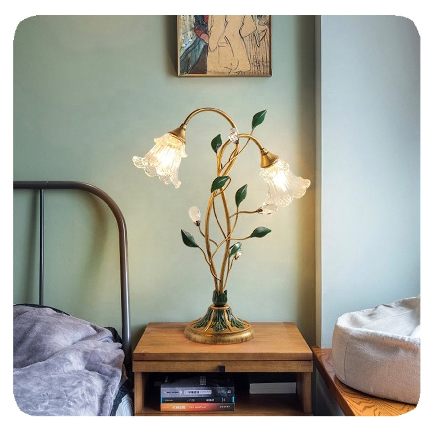 BloomGlow – Blomstret bordlampe | elesira