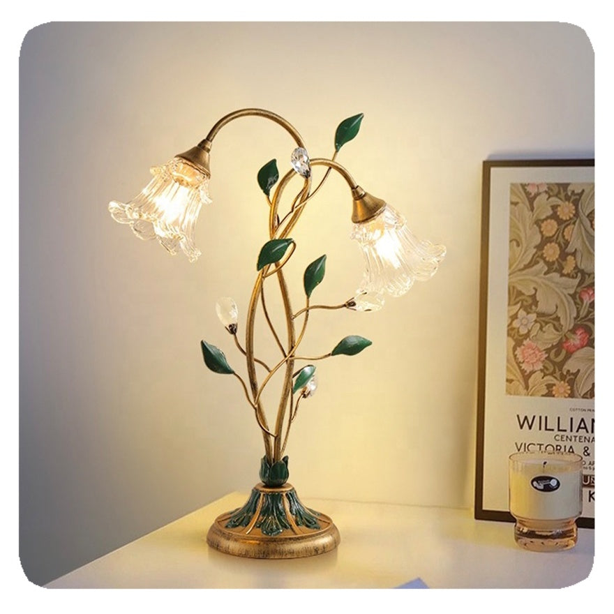 BloomGlow – Blomstret bordlampe | elesira