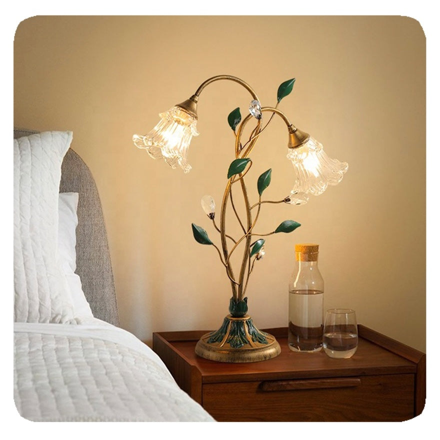 BloomGlow – Blomstret bordlampe | elesira