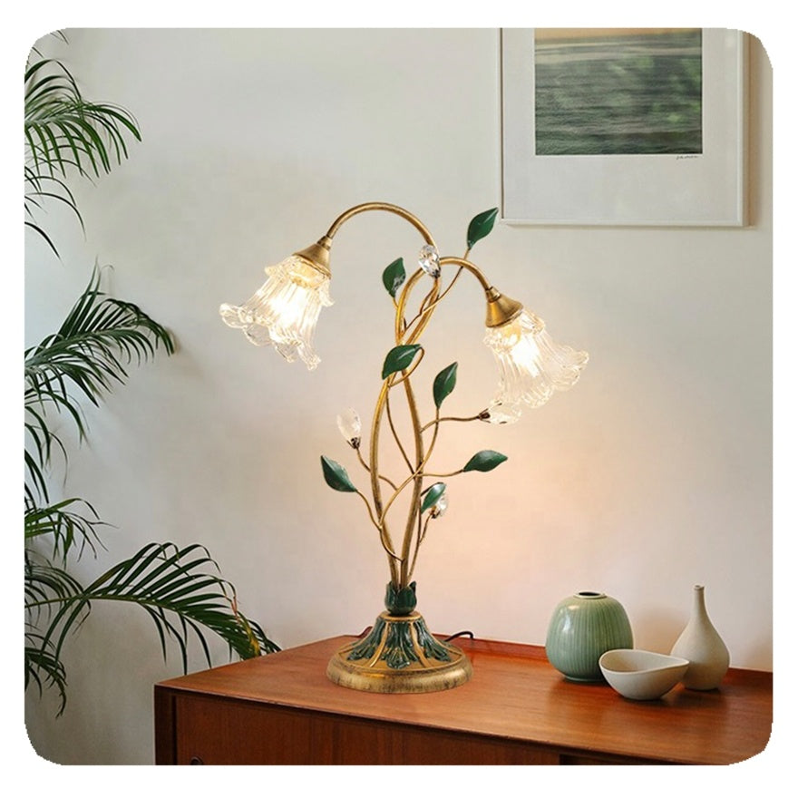 BloomGlow – Blomstret bordlampe | elesira