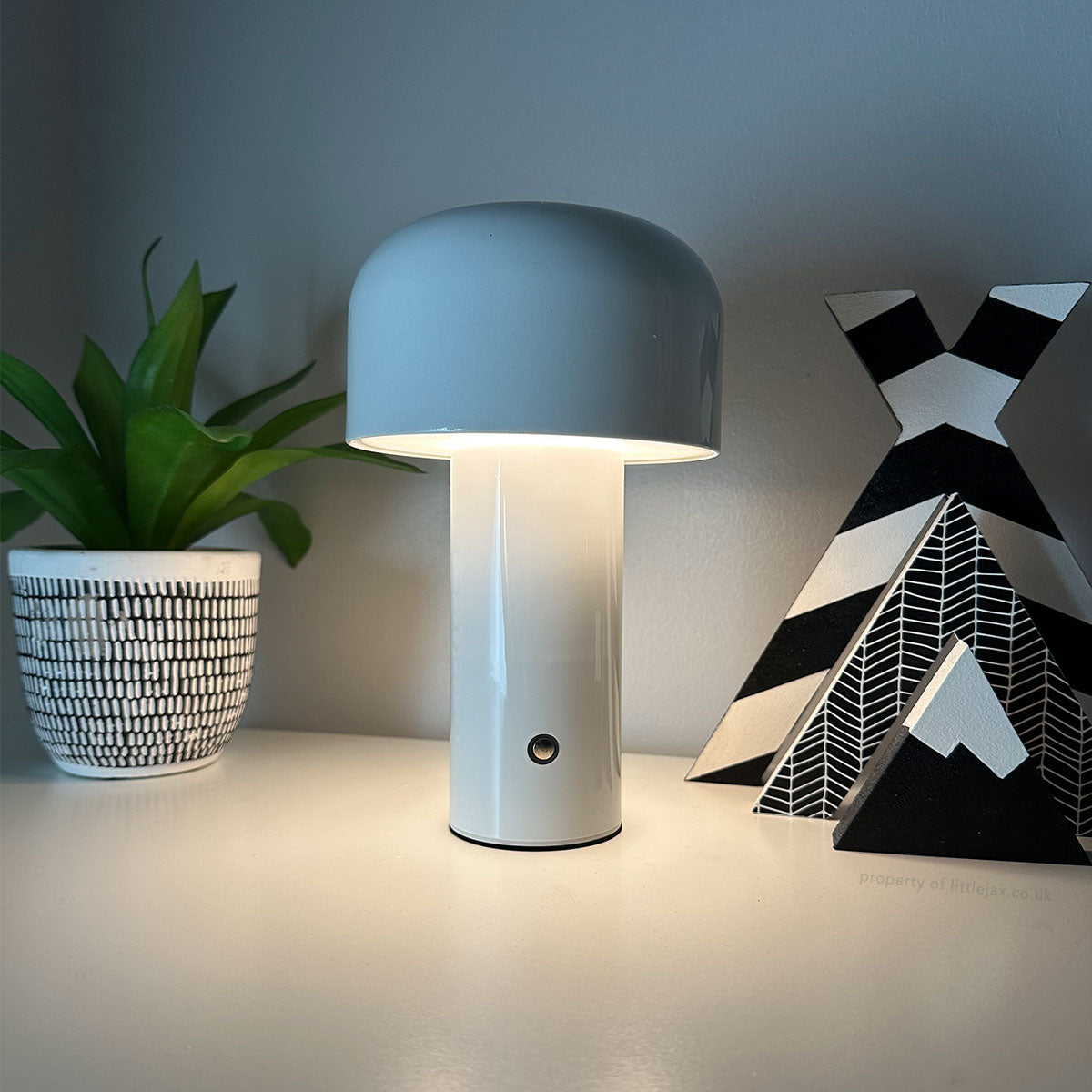 Elegancka nowoczesna bezprzewodowa lampa w kształcie grzybka | elesira